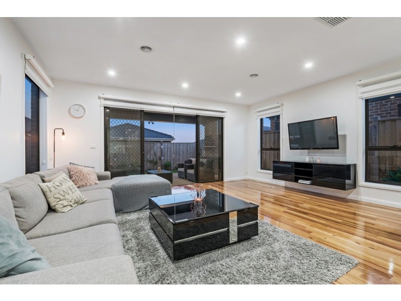 8 Chambly Drive, Mickleham VIC 3064