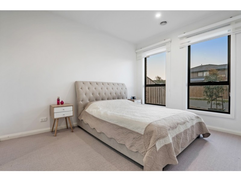 8 Chambly Drive, Mickleham VIC 3064