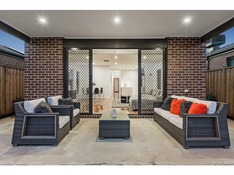 8 Chambly Drive, Mickleham VIC 3064