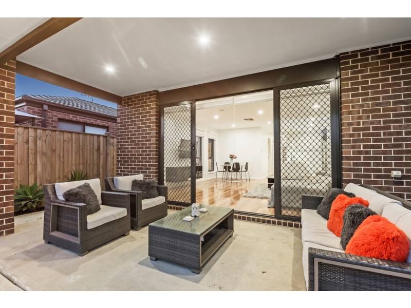 8 Chambly Drive, Mickleham VIC 3064