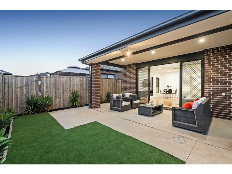 8 Chambly Drive, Mickleham VIC 3064