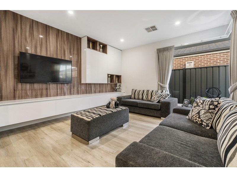 62 Streamside Drive, Craigieburn VIC 3064