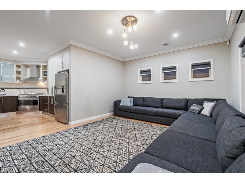 16 Durban Place, Craigieburn VIC 3064