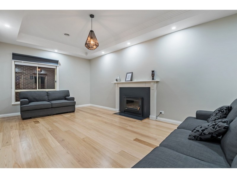 16 Durban Place, Craigieburn VIC 3064