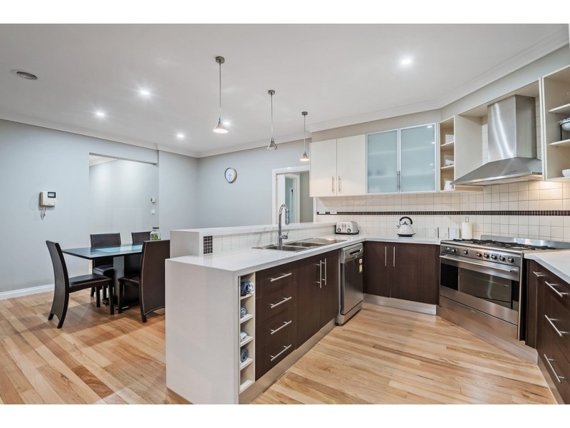 16 Durban Place, Craigieburn VIC 3064