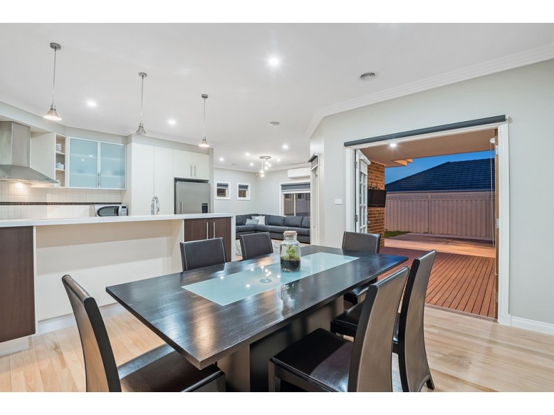 16 Durban Place, Craigieburn VIC 3064