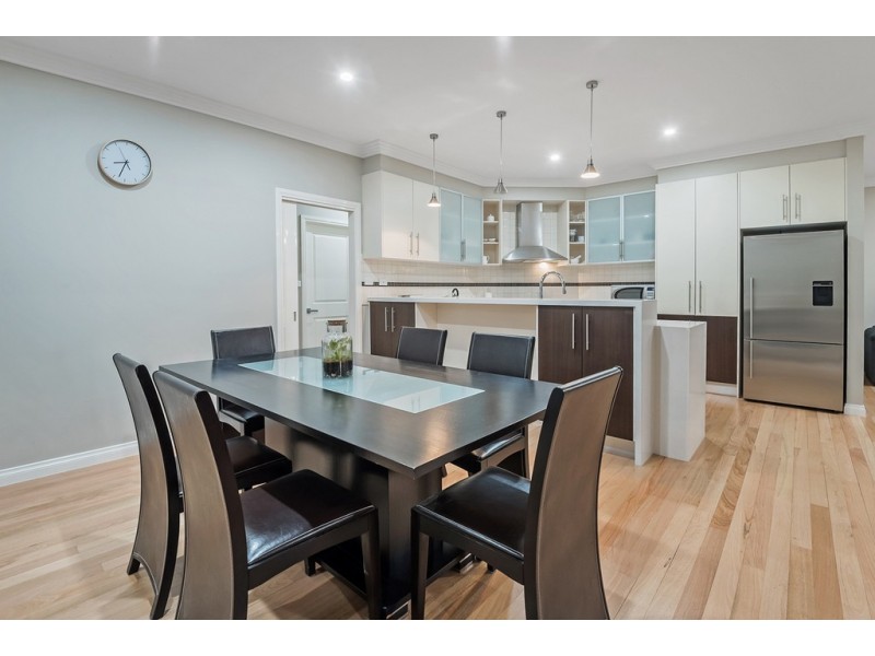 16 Durban Place, Craigieburn VIC 3064