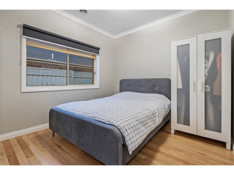 16 Durban Place, Craigieburn VIC 3064