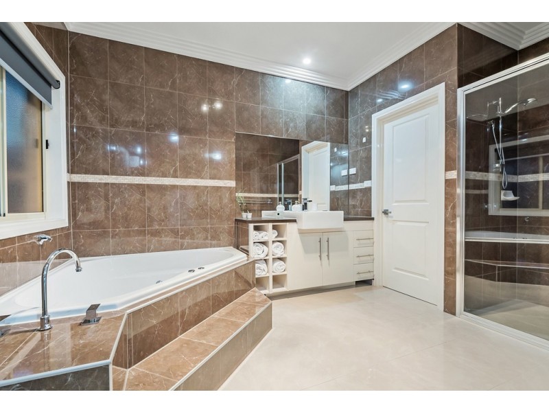 16 Durban Place, Craigieburn VIC 3064