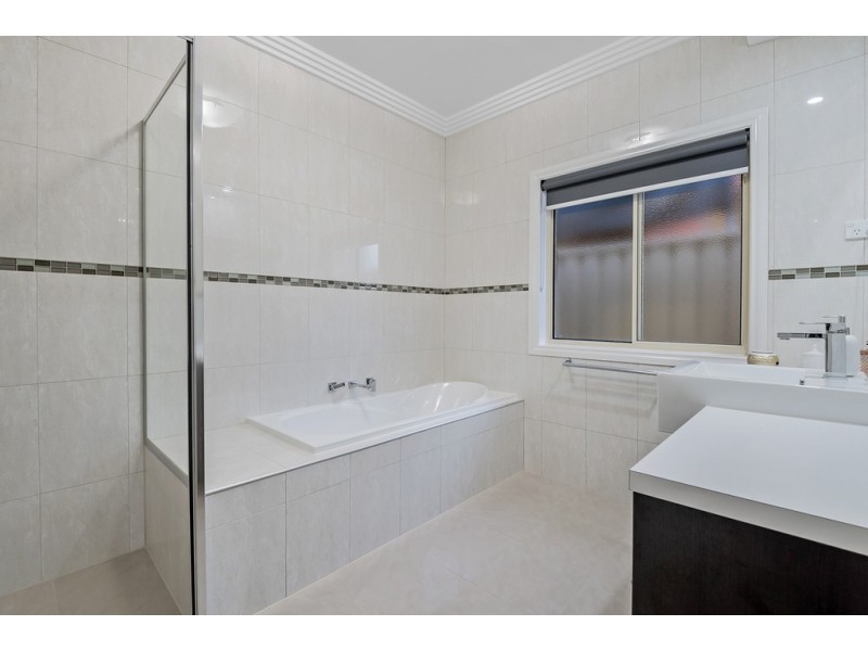 16 Durban Place, Craigieburn VIC 3064