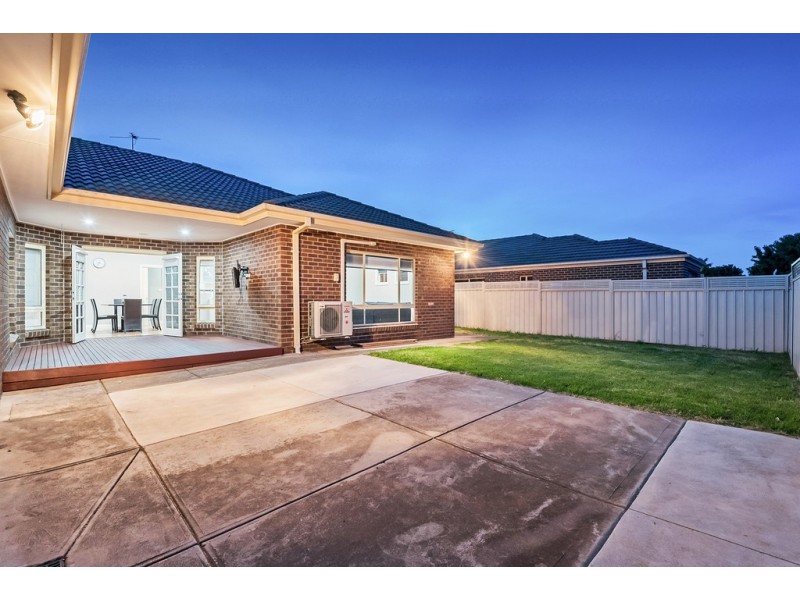 16 Durban Place, Craigieburn VIC 3064