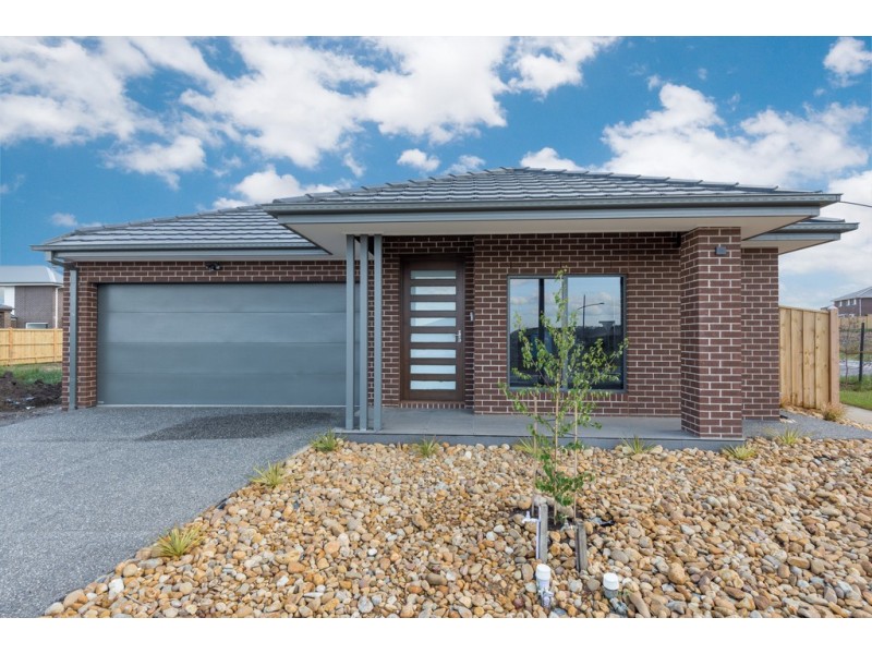 10 McCracken Avenue, Mickleham VIC 3064