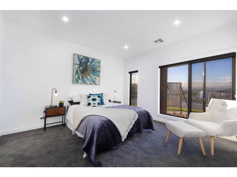 10 McCracken Avenue, Mickleham VIC 3064