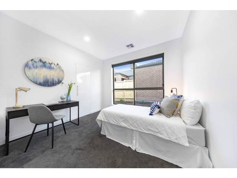 10 McCracken Avenue, Mickleham VIC 3064