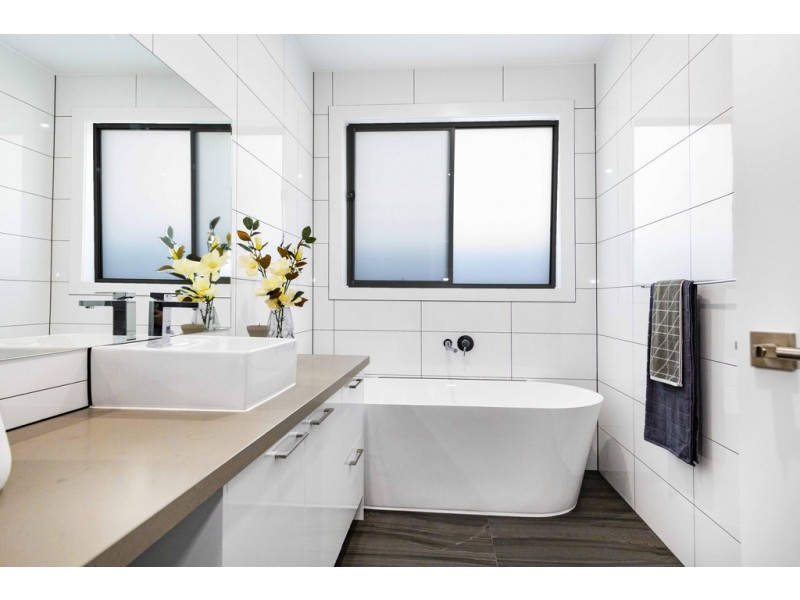 10 McCracken Avenue, Mickleham VIC 3064