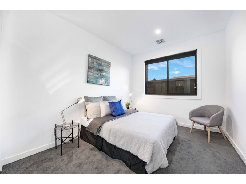 10 McCracken Avenue, Mickleham VIC 3064