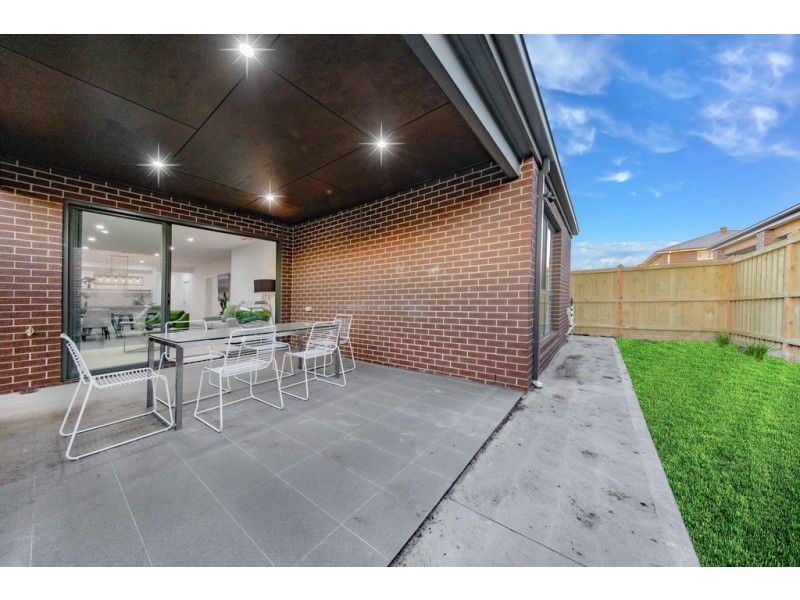 10 McCracken Avenue, Mickleham VIC 3064