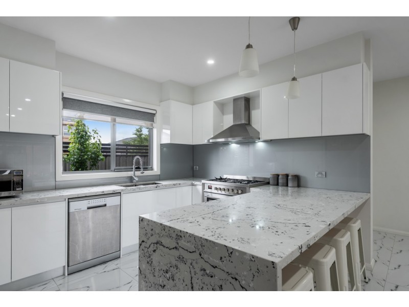 2 Zeal Way, Craigieburn VIC 3064