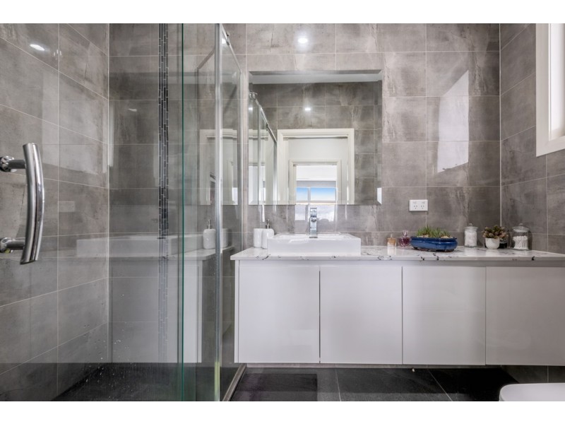 2 Zeal Way, Craigieburn VIC 3064