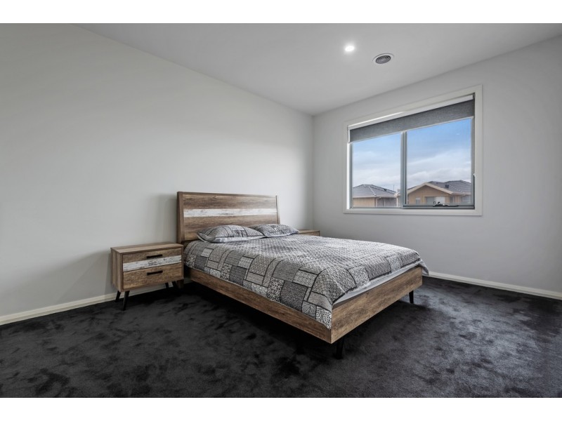 2 Zeal Way, Craigieburn VIC 3064