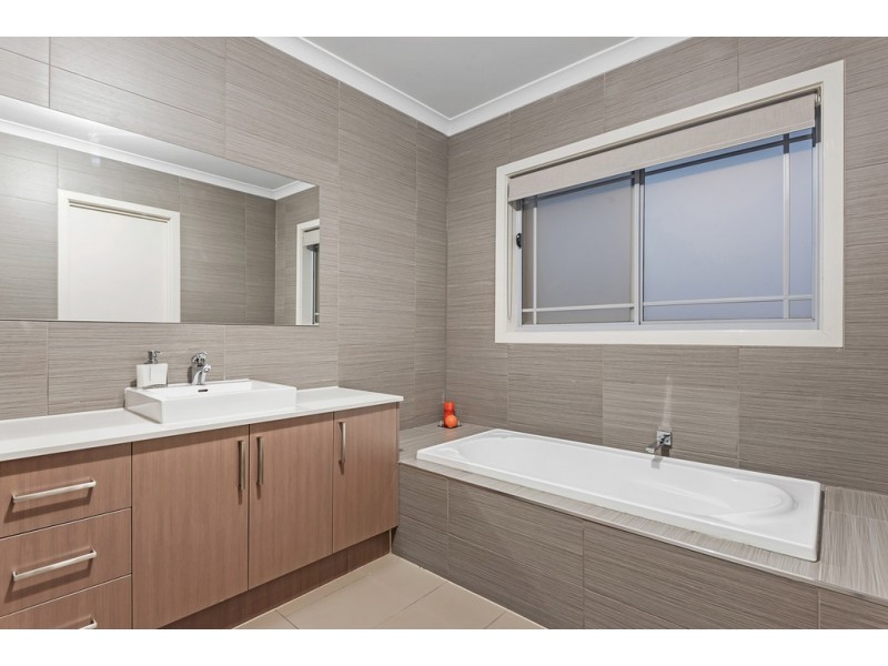 7 Conservation Drive, Craigieburn VIC 3064