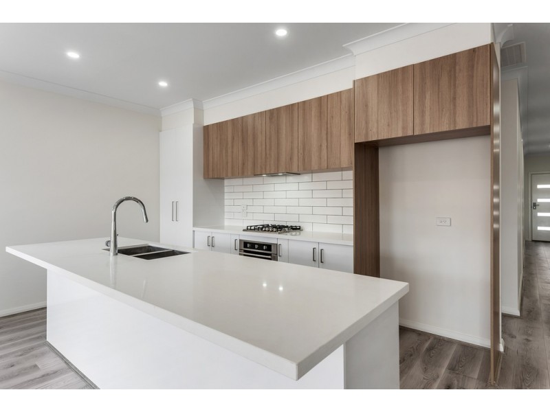 28 Nebula Crescent, Mickleham VIC 3064