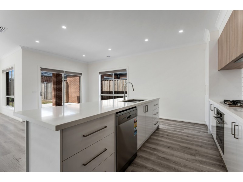28 Nebula Crescent, Mickleham VIC 3064