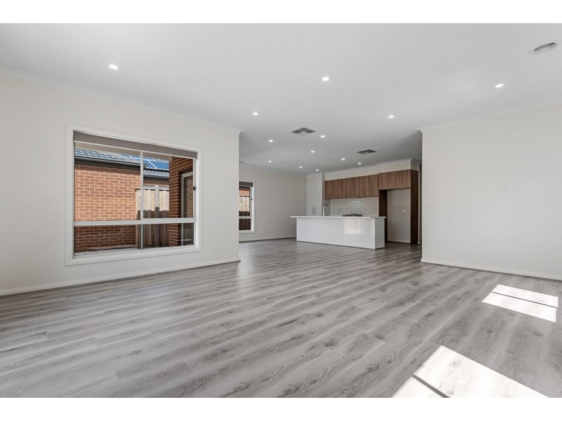 28 Nebula Crescent, Mickleham VIC 3064