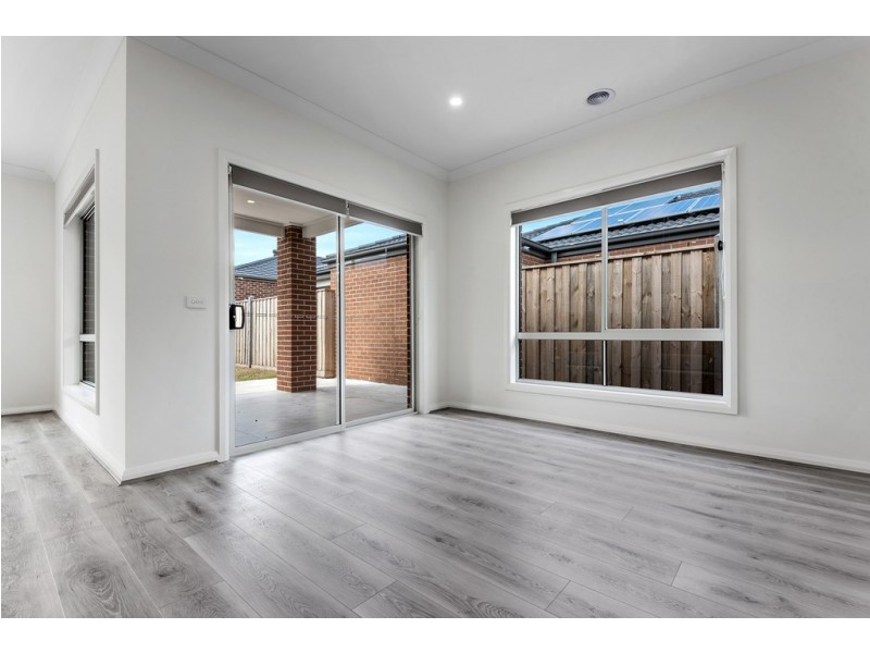 28 Nebula Crescent, Mickleham VIC 3064