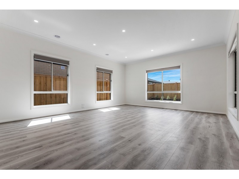 28 Nebula Crescent, Mickleham VIC 3064