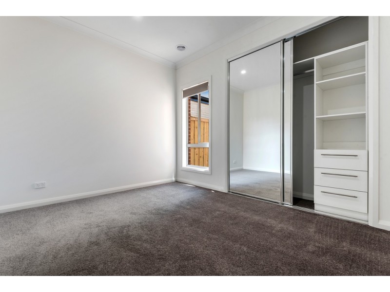 28 Nebula Crescent, Mickleham VIC 3064
