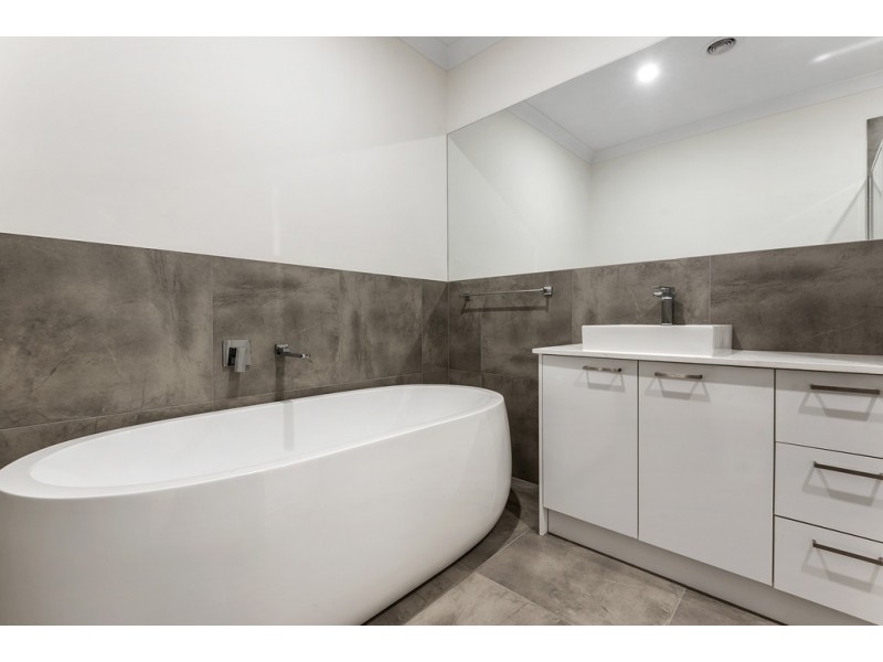 28 Nebula Crescent, Mickleham VIC 3064