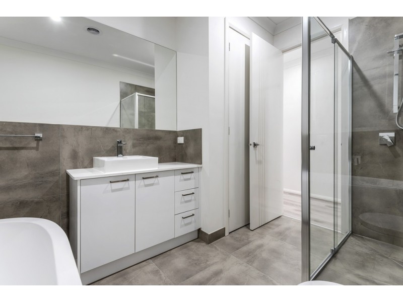 28 Nebula Crescent, Mickleham VIC 3064
