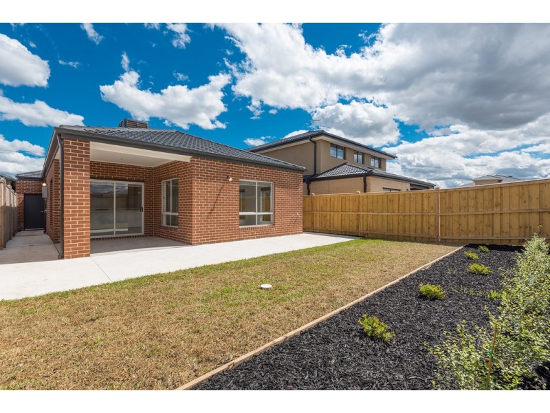 28 Nebula Crescent, Mickleham VIC 3064
