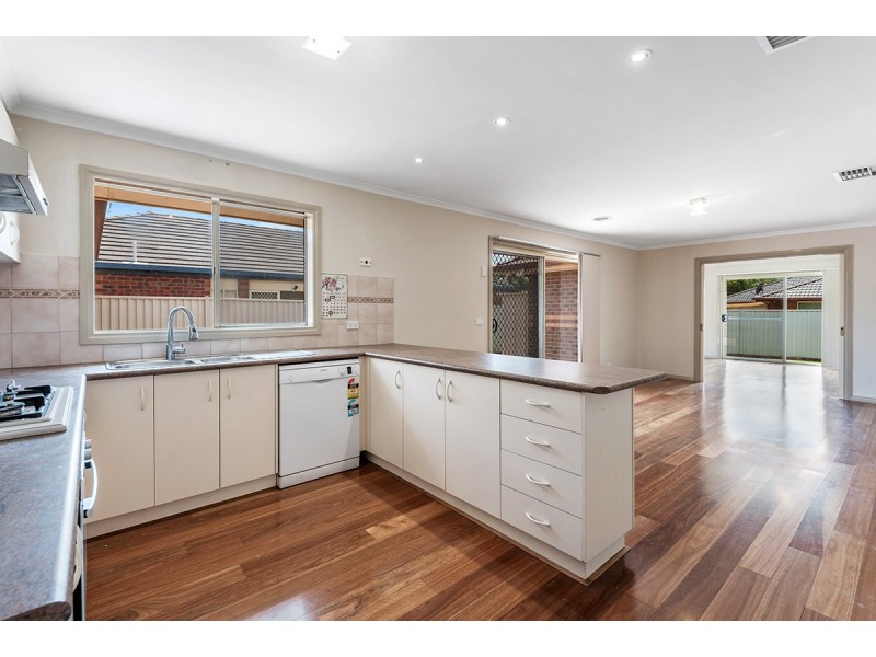 16 Foxglove Lane, Craigieburn VIC 3064