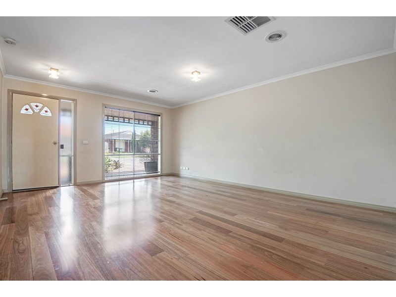 16 Foxglove Lane, Craigieburn VIC 3064