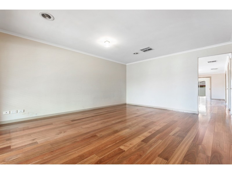 16 Foxglove Lane, Craigieburn VIC 3064