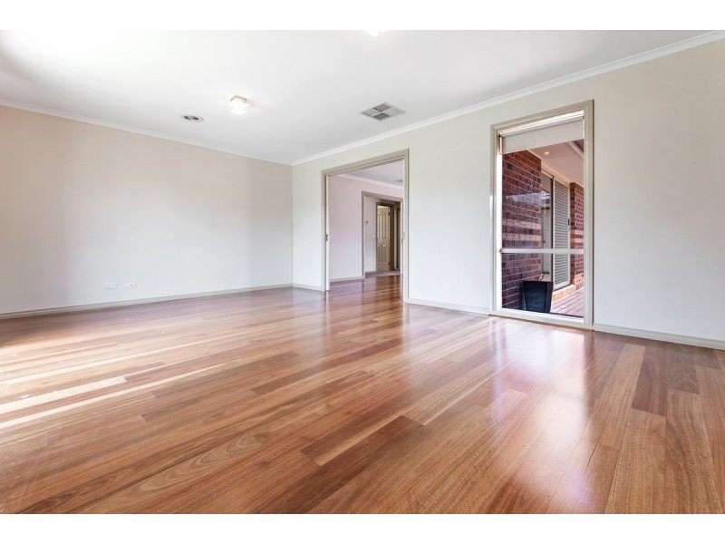 16 Foxglove Lane, Craigieburn VIC 3064