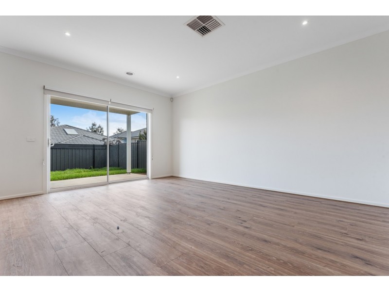 39 Northfield Drive, Craigieburn VIC 3064