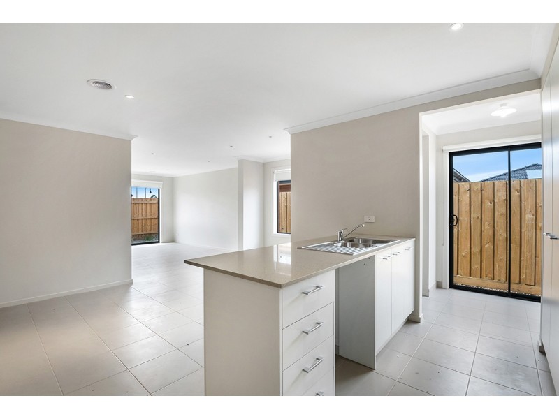 1/527 Rubus Drive, Wallan VIC 3756