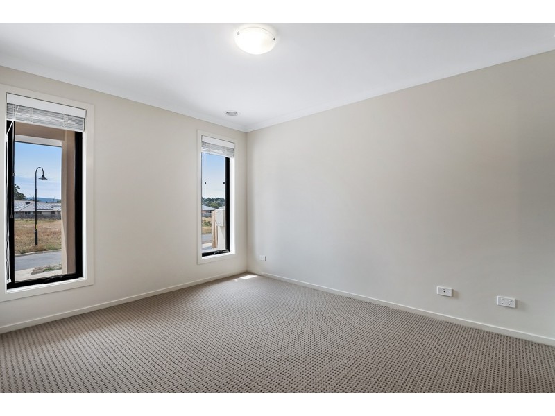 2/527 Rubus Drive, Wallan VIC 3756