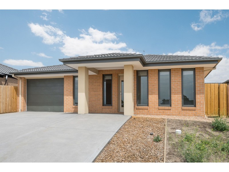 2/527 Rubus Drive, Wallan VIC 3756