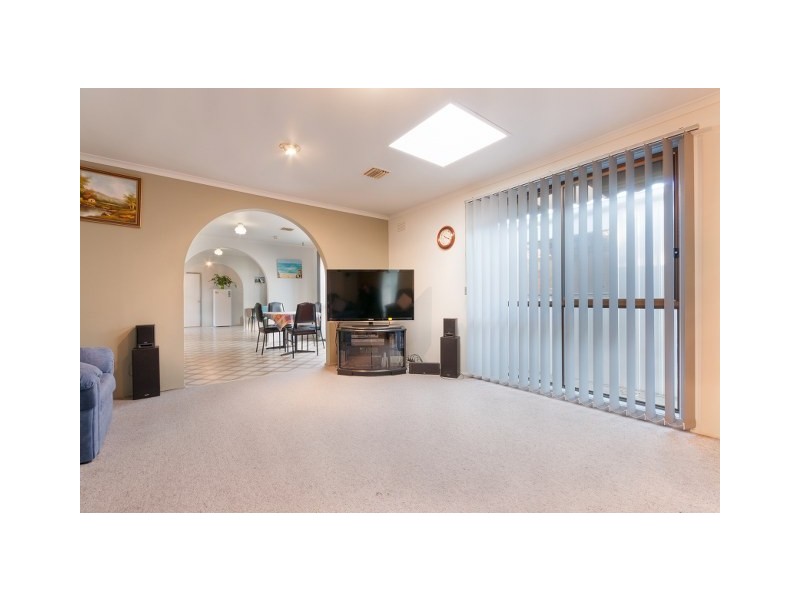 52 Bainbridge Close, Craigieburn VIC 3064