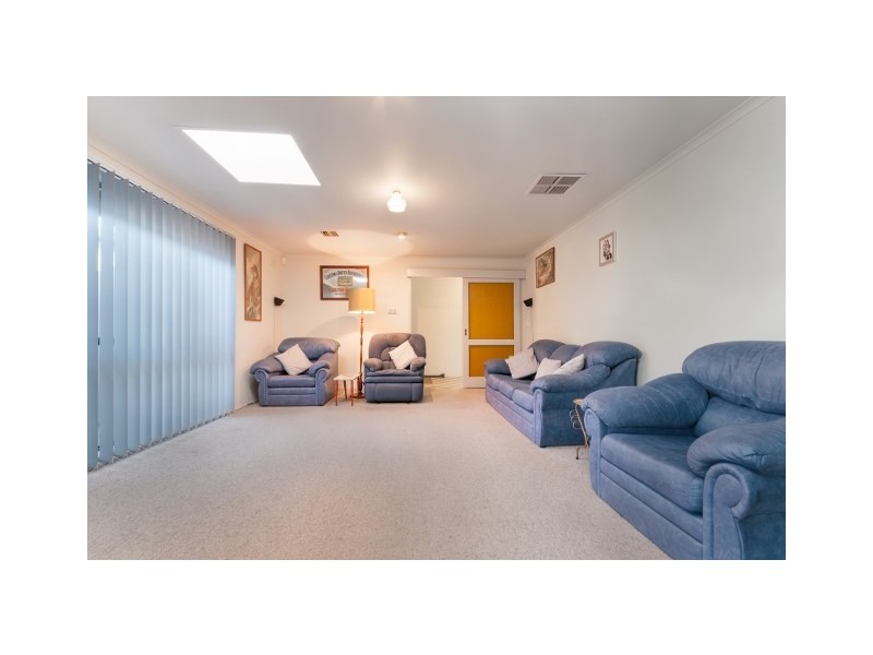 52 Bainbridge Close, Craigieburn VIC 3064