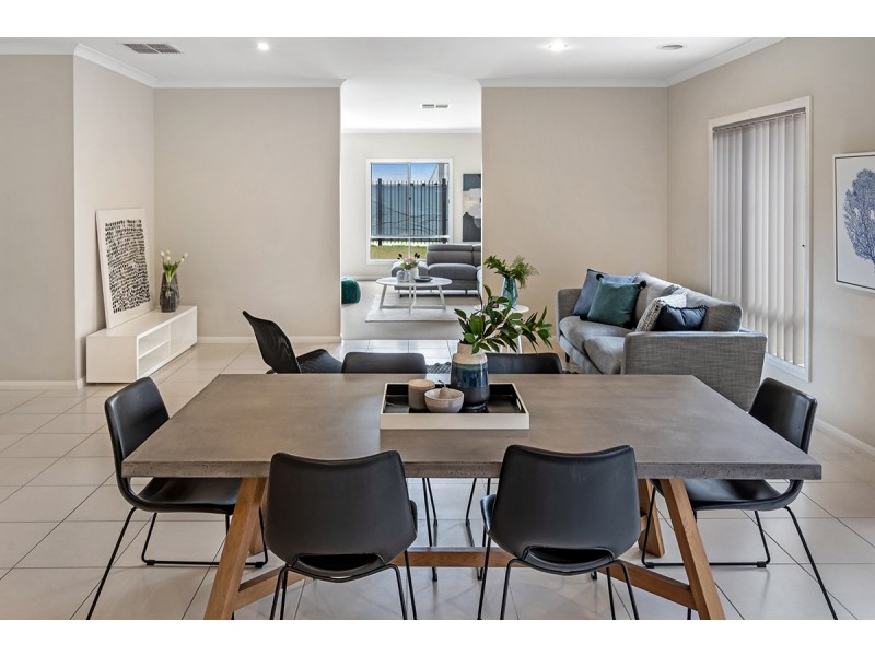 16 Hollows Court, Craigieburn VIC 3064