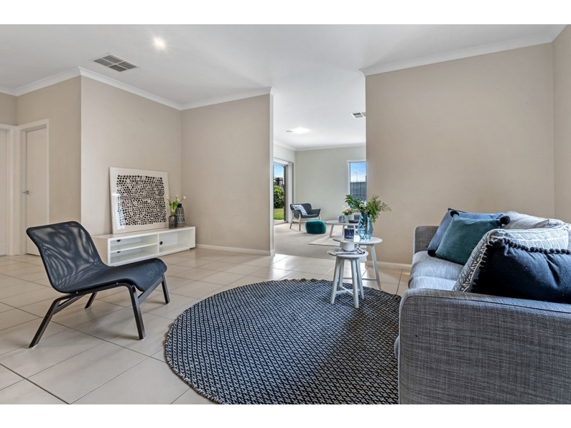 16 Hollows Court, Craigieburn VIC 3064