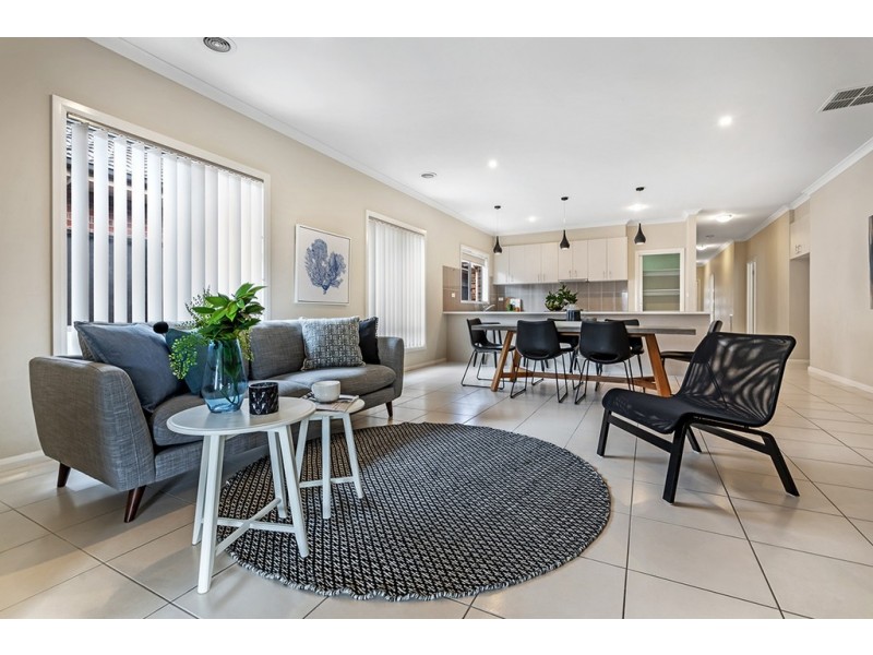 16 Hollows Court, Craigieburn VIC 3064