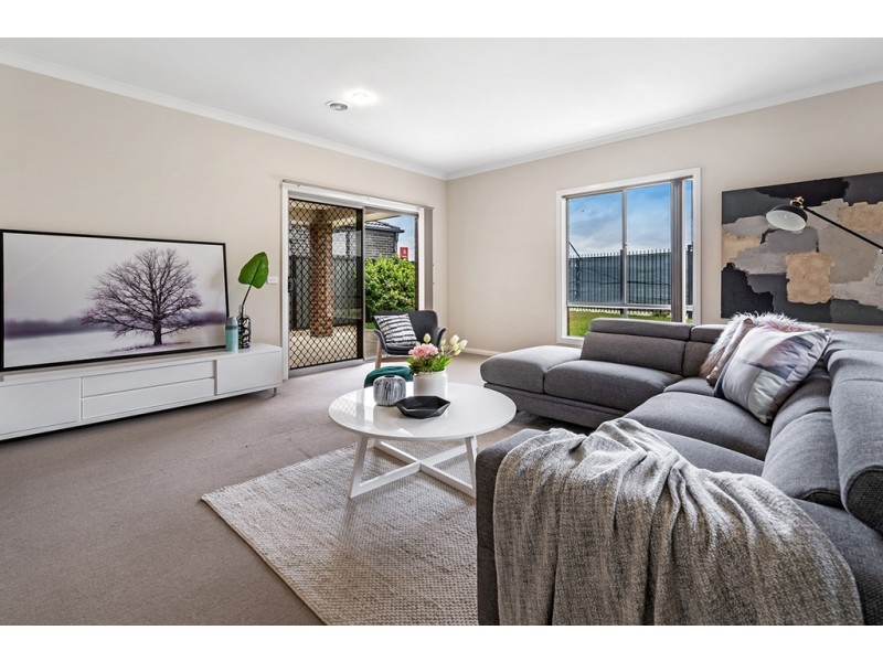 16 Hollows Court, Craigieburn VIC 3064