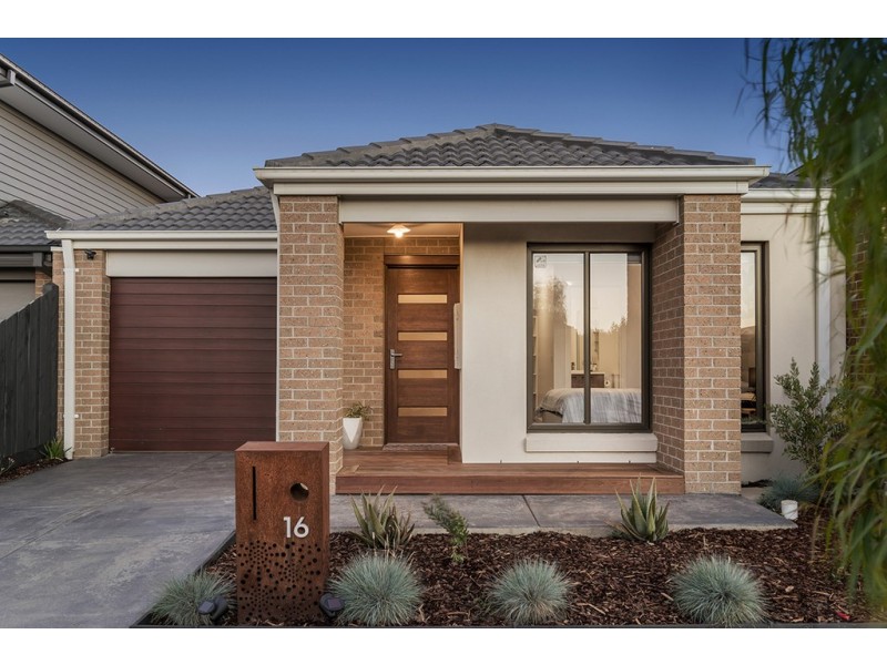16 Chambly Drive, Mickleham VIC 3064