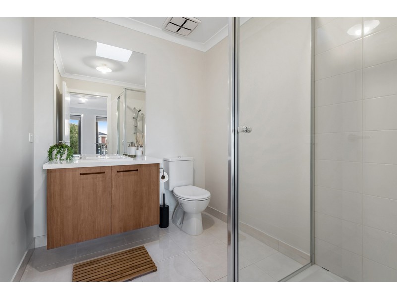 16 Chambly Drive, Mickleham VIC 3064